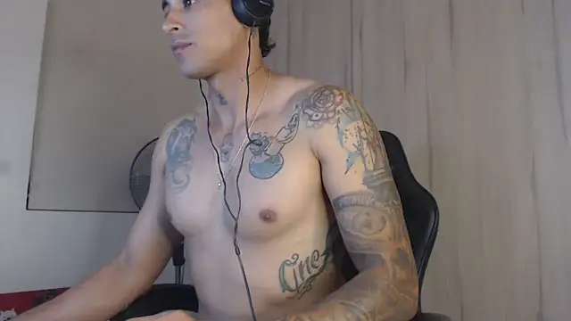 Snapshot of felipelopezz23 chatting on July 14, 2026, 10:32 am felipelopezz23 online show from July 14, 2026, 10:32 am