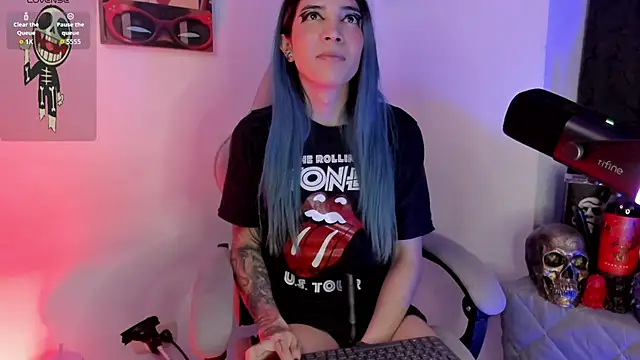 sofi pretty uwu- online show from May 16, 2026, 12:53 am