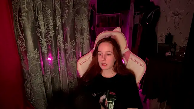 Snapshot of pearl_princess_ chatting on February 12, 2026, 11:37 pm pearl princess online show from February 12, 2026, 11:37 pm