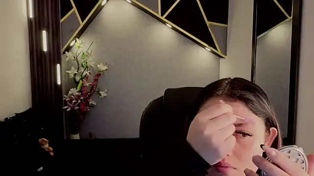 almma shy online show from September 10, 2025, 1:21 pm