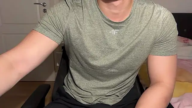 jungcock3210 online show from November 7, 2025, 5:39 pm