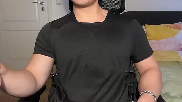 jungcock3210 online show from November 13, 2025, 2:32 pm