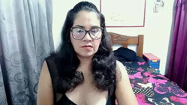 Mistresskloe01 online show from October 15, 2025, 12:13 pm
