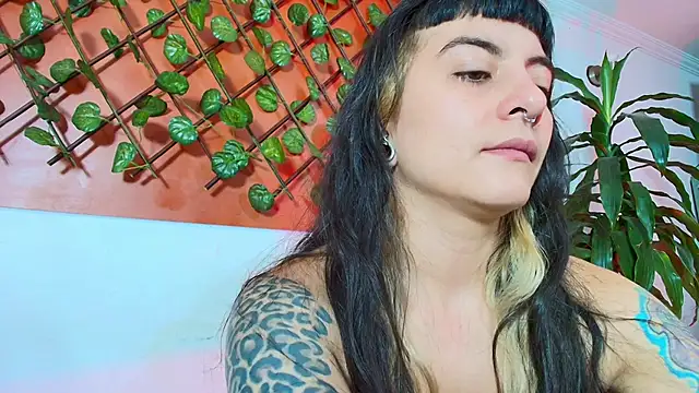 Naughty Kittenm online show from April 10, 2026, 11:17 am