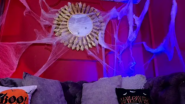 Julieta Russell online show from October 16, 2025, 12:24 pm