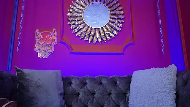 Julieta Russell online show from April 8, 2026, 12:06 pm