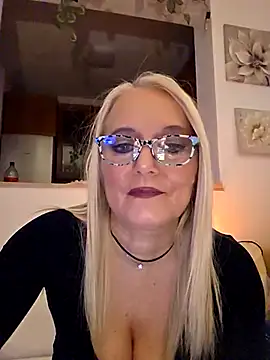 kikkastar online show from November 27, 2025, 8:53 pm