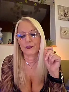 kikkastar online show from February 12, 2026, 9:03 pm