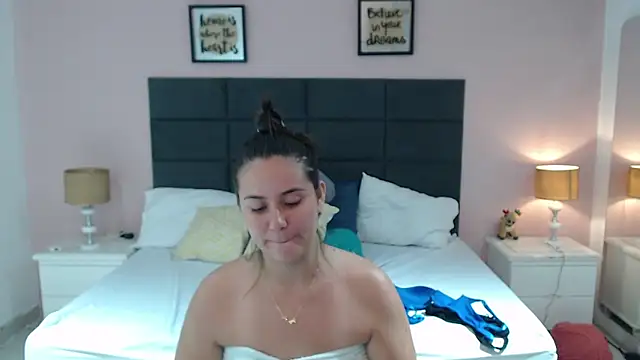 Snapshot of MadisonJenner chatting on March 12, 2025, 8:09 pm MadisonJenner online show from March 12, 2025, 8:09 pm