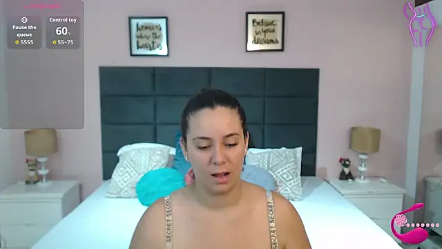 Snapshot of MadisonJenner chatting on October 5, 2025, 11:01 am MadisonJenner online show from October 5, 2025, 11:01 am