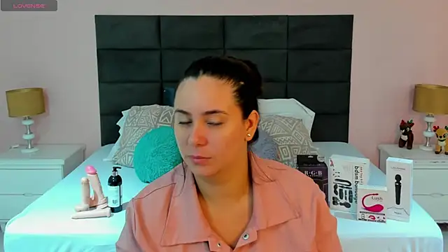 Snapshot of MadisonJenner chatting on November 17, 2025, 10:52 am MadisonJenner online show from November 17, 2025, 10:52 am