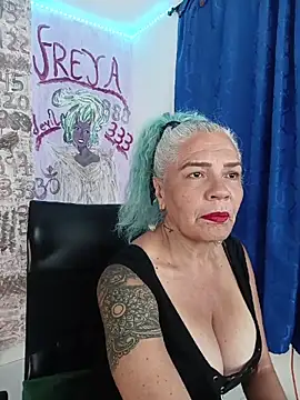 freyadevil333 online show from April 18, 2026, 3:09 am