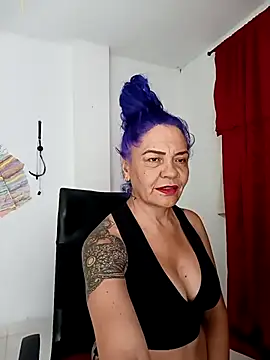 freyadevil333 online show from September 24, 2025, 6:09 am