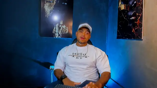 Snapshot of Big_furry_bear13 chatting on September 17, 2025, 5:53 am Big furry bear13 online show from September 17, 2025, 5:53 am