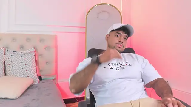 Snapshot of Big_furry_bear13 chatting on January 13, 2026, 1:04 pm Big furry bear13 online show from January 13, 2026, 1:04 pm