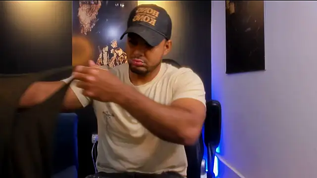 Snapshot of Big_furry_bear13 chatting on November 23, 2025, 12:59 pm Big furry bear13 online show from November 23, 2025, 12:59 pm