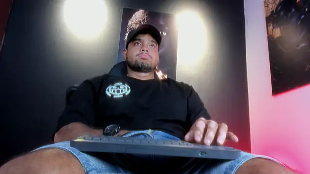 Snapshot of Big_furry_bear13 chatting on October 19, 2025, 11:02 am Big furry bear13 online show from October 19, 2025, 11:02 am