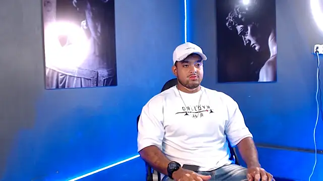 Snapshot of Big_furry_bear13 chatting on September 22, 2025, 5:13 am Big furry bear13 online show from September 22, 2025, 5:13 am