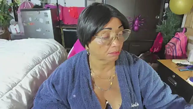 Mrs mommy  online show from November 18, 2025, 6:55 pm