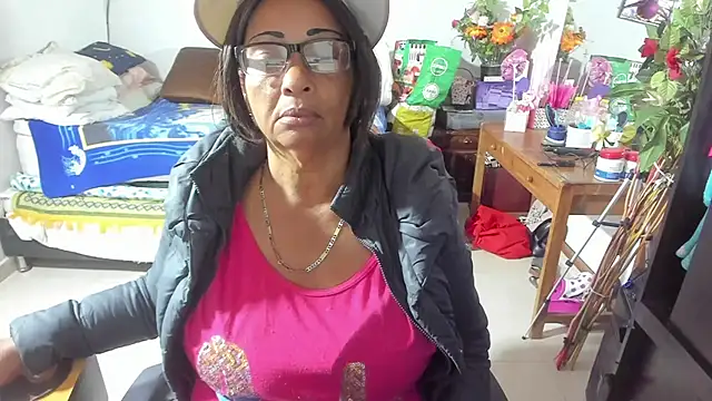 Snapshot of Mrs_mommy_ chatting on September 27, 2025, 10:05 pm Mrs mommy online show from September 27, 2025, 10:05 pm