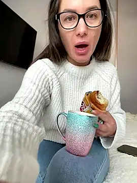 Snapshot of HotXMom chatting on January 16, 2026, 7:45 am HotXMom online show from January 16, 2026, 7:45 am