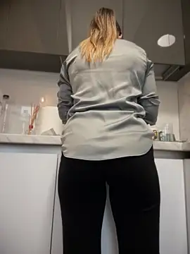 HotXMom online show from November 30, 2025, 11:55 am