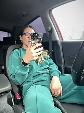 HotXMom online show from March 27, 2026, 8:26 am