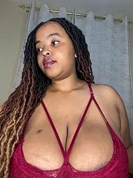 Snapshot of Linahlove chatting on August 4, 2026, 4:33 pm Linahlove online show from August 4, 2026, 4:33 pm