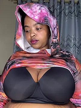 Linahlove online show from June 3, 2026, 7:51 pm