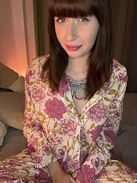 Melina-Mars online show from April 3, 2026, 11:00 pm