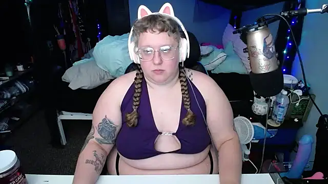 FatVeronica online show from February 12, 2025, 4:00 pm