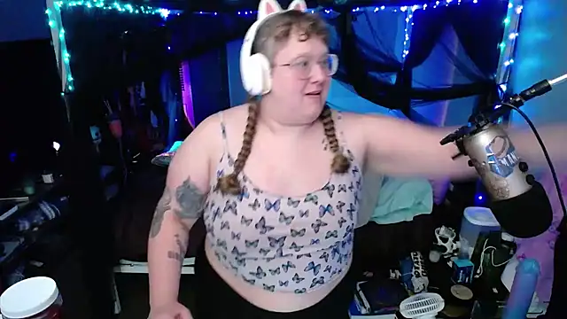 FatVeronica online show from February 6, 2025, 6:29 am