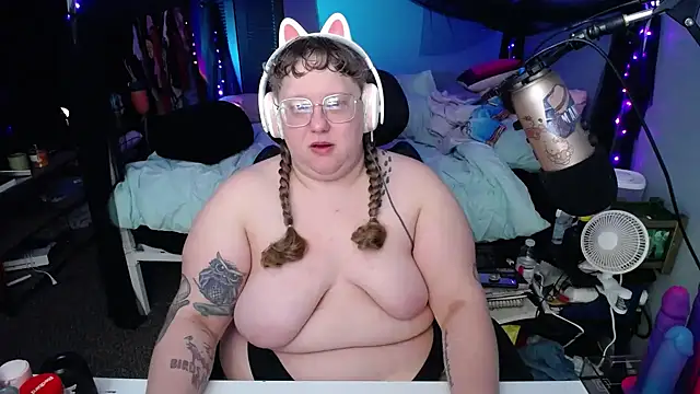 FatVeronica online show from March 6, 2025, 2:29 pm