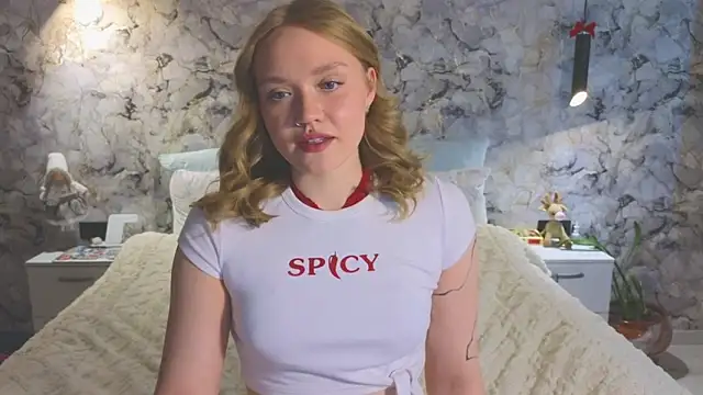 Snapshot of Aurora_Golden1 chatting on June 9, 2026, 8:26 am Aurora Golden1 online show from June 9, 2026, 8:26 am