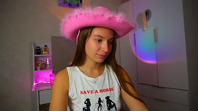 Snapshot of soffy__kisss chatting on October 3, 2025, 3:24 pm soffy  kisss online show from October 3, 2025, 3:24 pm