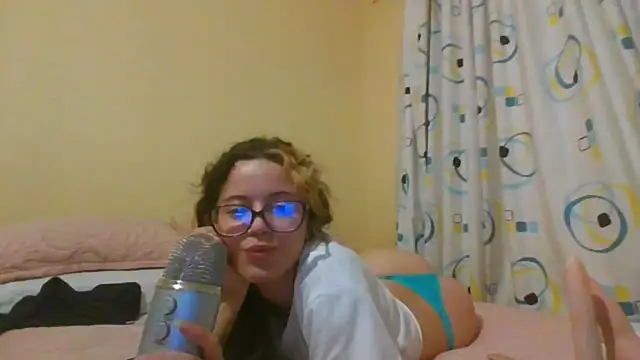 frikigyal online show from February 12, 2025, 2:45 am