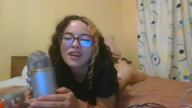 frikigyal online show from February 17, 2025, 2:42 am