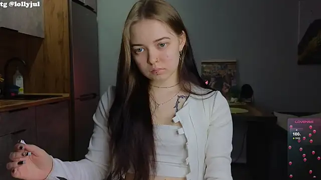 doll lol  online show from March 13, 2025, 10:10 pm