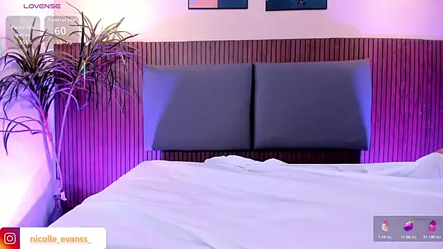 Snapshot of NicolleeEvanss chatting on February 12, 2026, 12:49 pm NicolleeEvanss online show from February 12, 2026, 12:49 pm