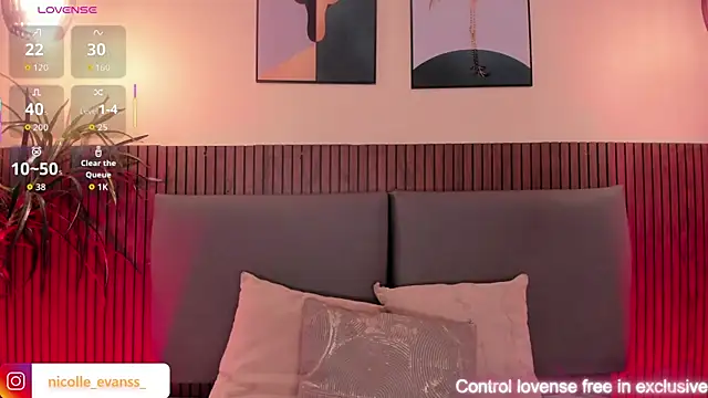 Snapshot of NicolleeEvanss chatting on February 14, 2026, 12:49 pm NicolleeEvanss online show from February 14, 2026, 12:49 pm