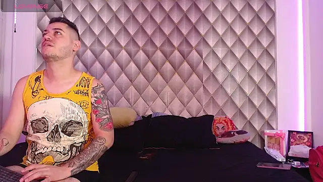 Snapshot of CoupleSwingerLatin chatting on February 24, 2026, 2:29 pm CoupleSwingerLatin online show from February 24, 2026, 2:29 pm