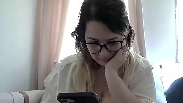 amooraaamoon online show from October 8, 2025, 1:01 pm