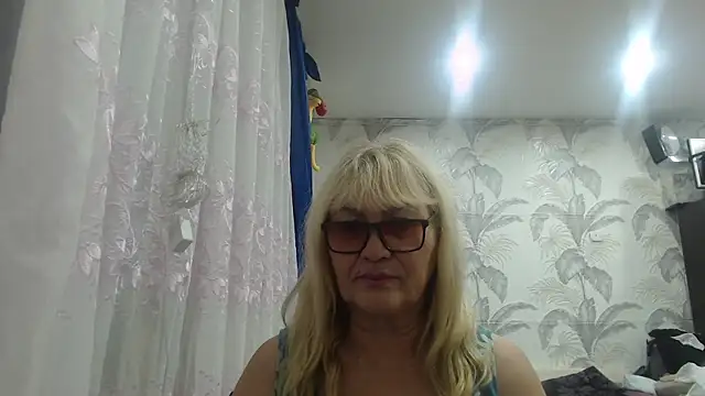 CamDiva113 online show from October 31, 2025, 12:18 am