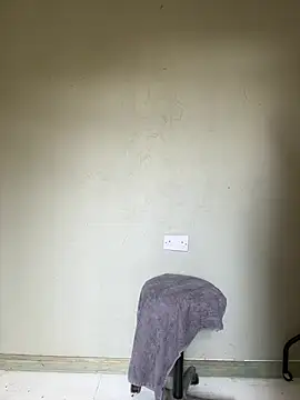 Snapshot of les-machines@xh chatting on April 8, 2026, 1:56 pm les-machinesxh online show from April 8, 2026, 1:56 pm