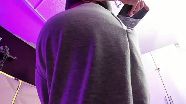 Snapshot of April_bowie chatting on January 19, 2026, 11:47 am April bowie online show from January 19, 2026, 11:47 am