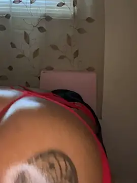 Snapshot of rayemillian chatting on April 5, 2026, 9:32 pm rayemillian online show from April 5, 2026, 9:32 pm