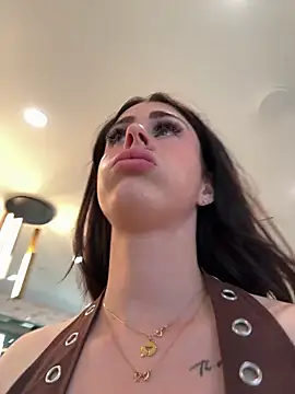 Snapshot of aus_queen chatting on February 24, 2026, 10:54 pm aus queen online show from February 24, 2026, 10:54 pm