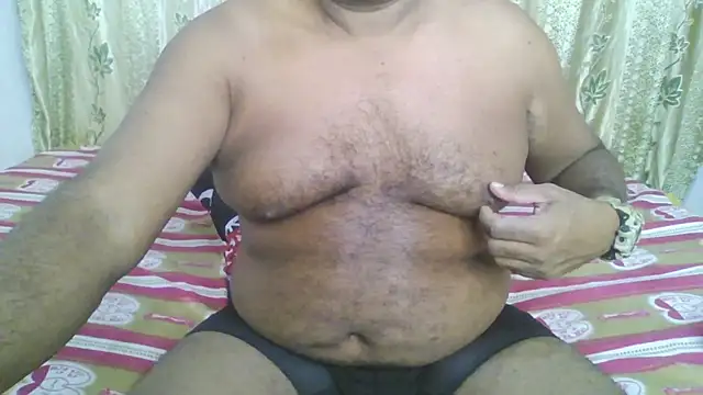 Snapshot of Beargryzzly chatting on December 15, 2024, 3:56 am Beargryzzly online show from December 15, 2024, 3:56 am