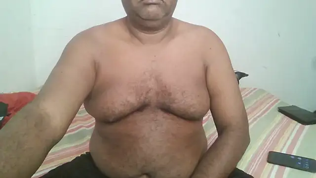 Snapshot of Beargryzzly chatting on December 4, 2024, 10:02 pm Beargryzzly online show from December 4, 2024, 10:02 pm