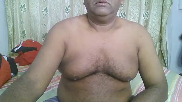 Snapshot of Beargryzzly chatting on December 22, 2024, 3:22 am Beargryzzly online show from December 22, 2024, 3:22 am